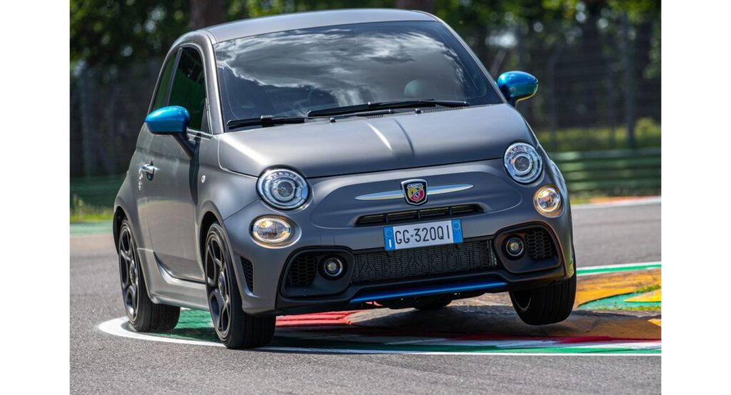 Abarth 595: Best Car 2022 ai premi di Auto Motor und Sport