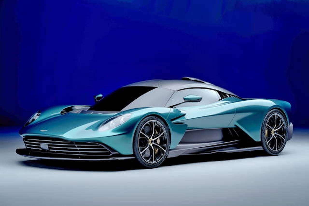 Aston Martin: dal 2026 venderà solo auto ibride ed elettriche