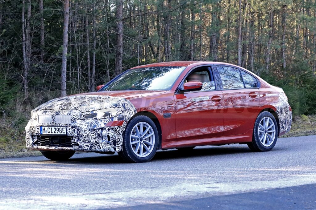 BMW Serie 3 2023 avvistata nelle versioni berlina e station wagon [FOTO SPIA]