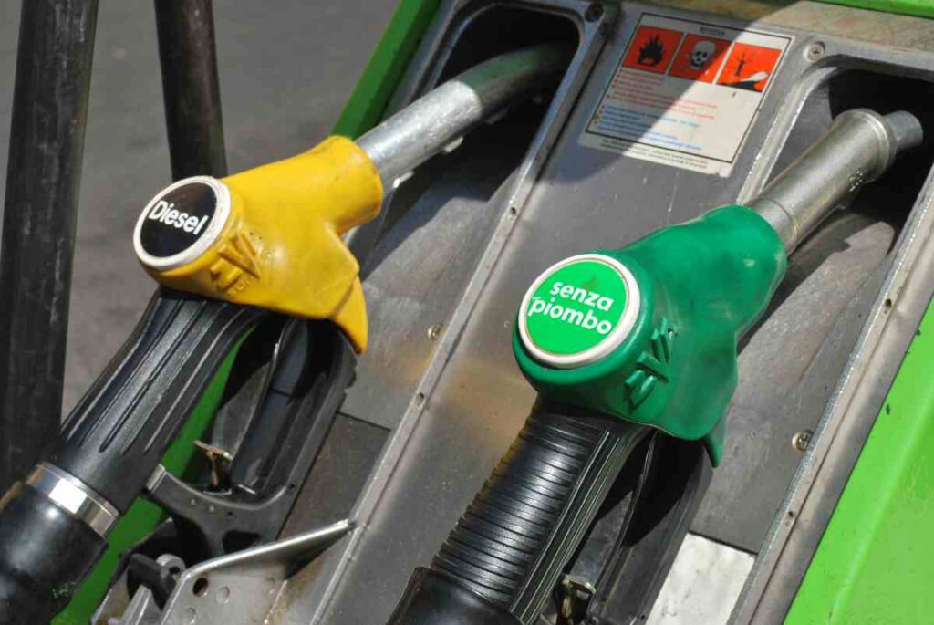 Prezzi benzina: continua il rialzo. Ed il diesel varca 1,7 euro al litro