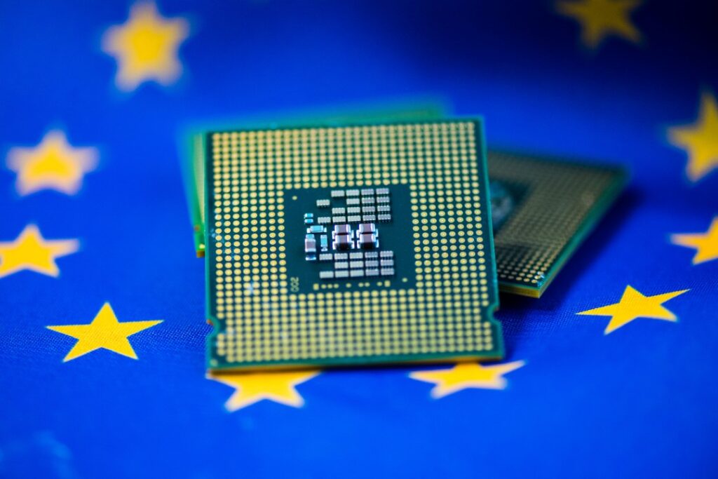 Semiconduttori, approvato l’European Chips Act: previsti investimenti per 45 miliardi