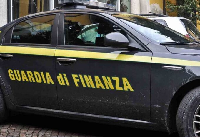 Brianza, controlli della GdF ai distributori di carburanti: multe per 57.000 euro