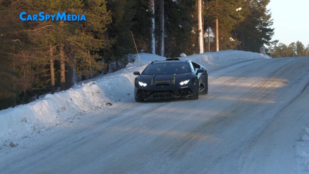 Lamborghini Huracan Sterrato beccata vicino al Circolo Polare Artico [VIDEO SPIA]