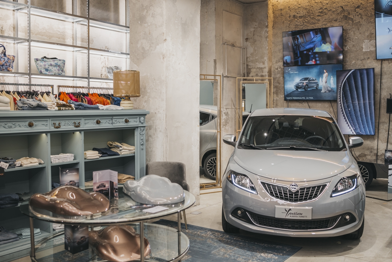 Lancia Ypsilon Alberta Ferretti partecipa alla Milano Fashion Week