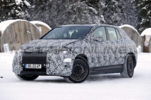 Mercedes-AMG EQE SUV 2023: i test si spostano sulla neve [FOTO SPIA]