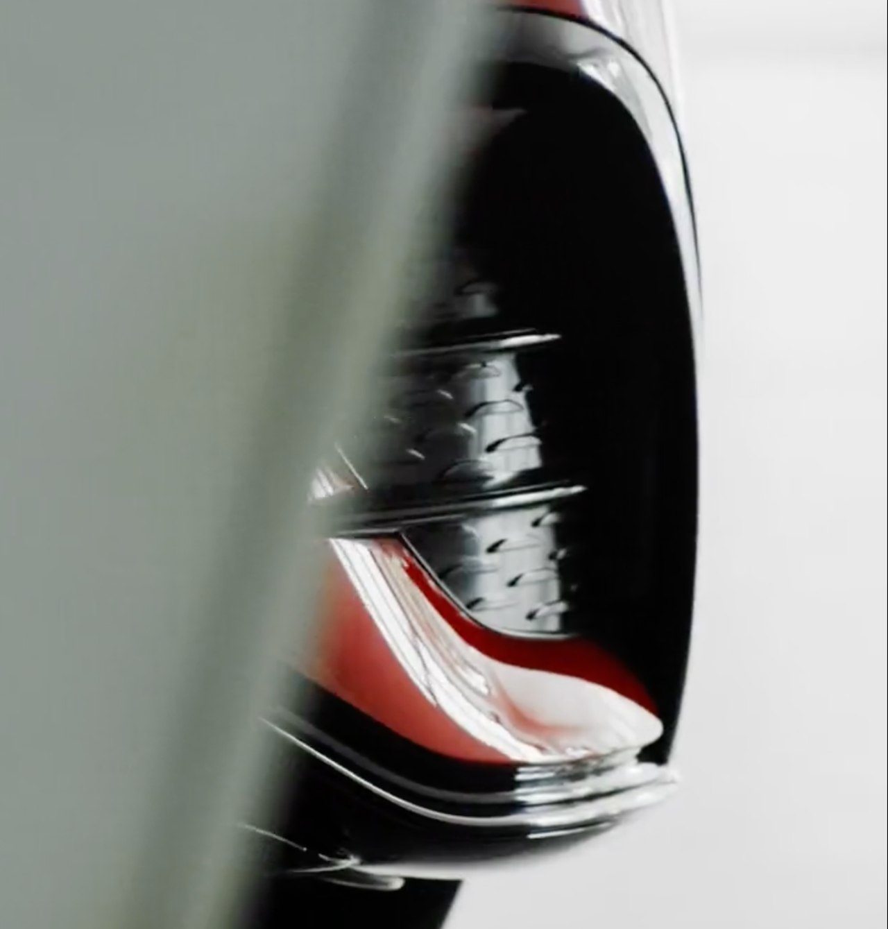 Mercedes-AMG EQE-Teaser