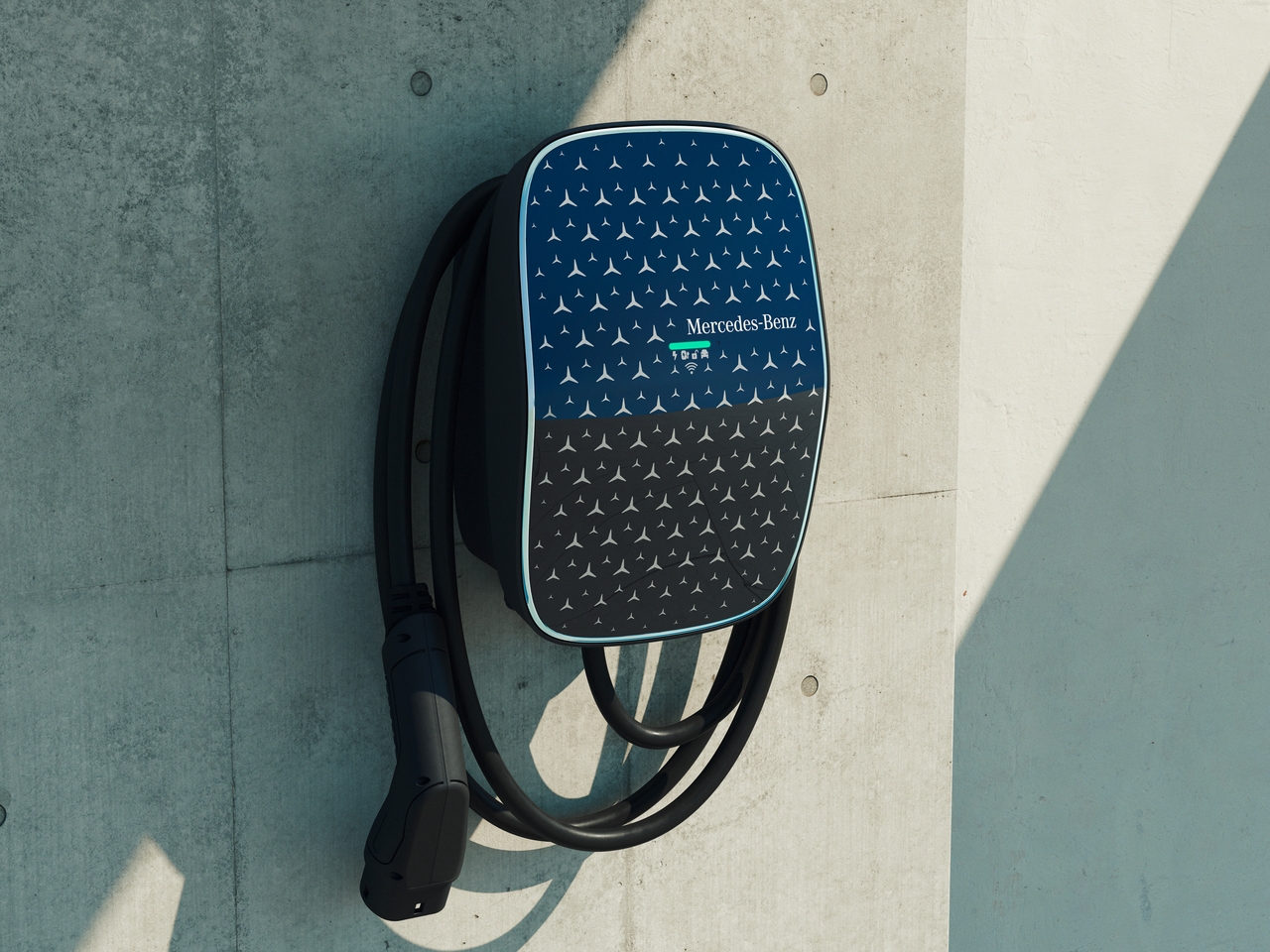 Mercedes presenta una nuova wallbox da 22 kW connessa e intelligente
