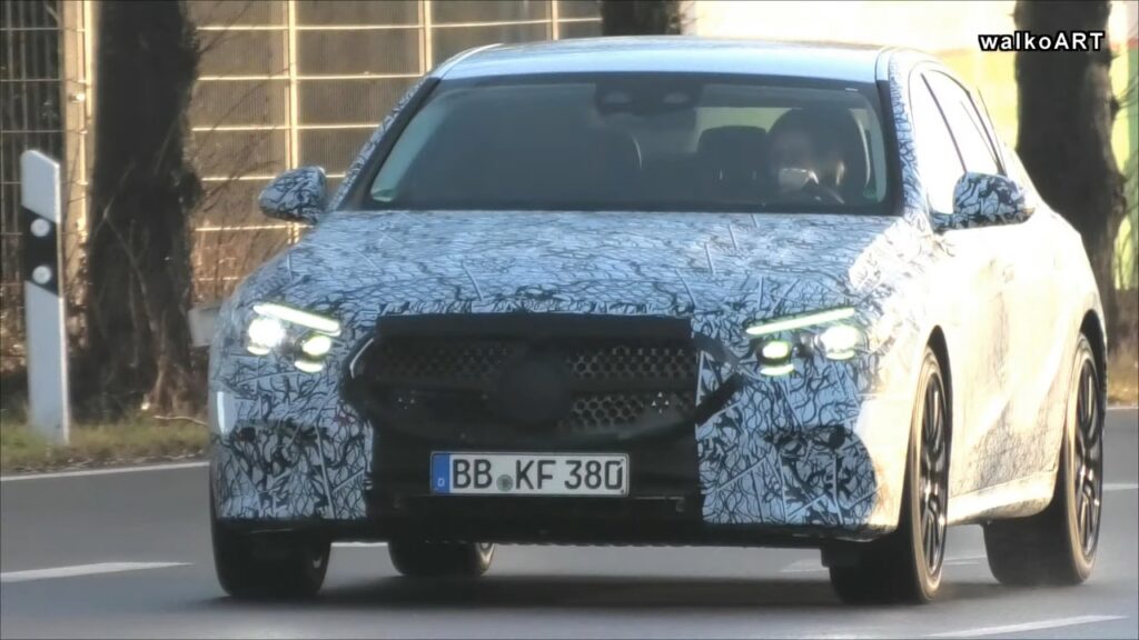 Mercedes Classe E 2023: nuovo prototipo avvistato in Germania [VIDEO SPIA]