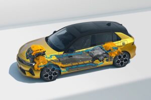 Opel Astra: i vantaggi della propulsione ibrida plug-in [FOTO]