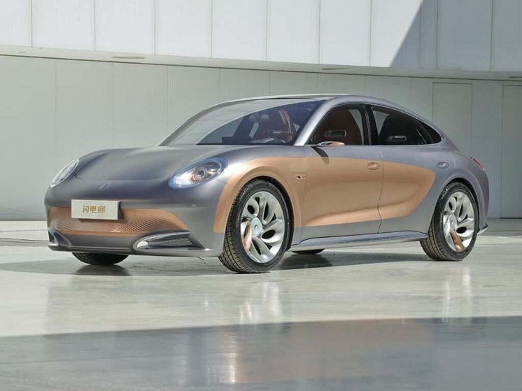 Ora Lightning Cat: svelata l’alternativa economica della Porsche Panamera