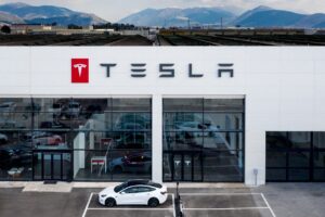 Tesla: apre a Caserta il primo service center della Campania