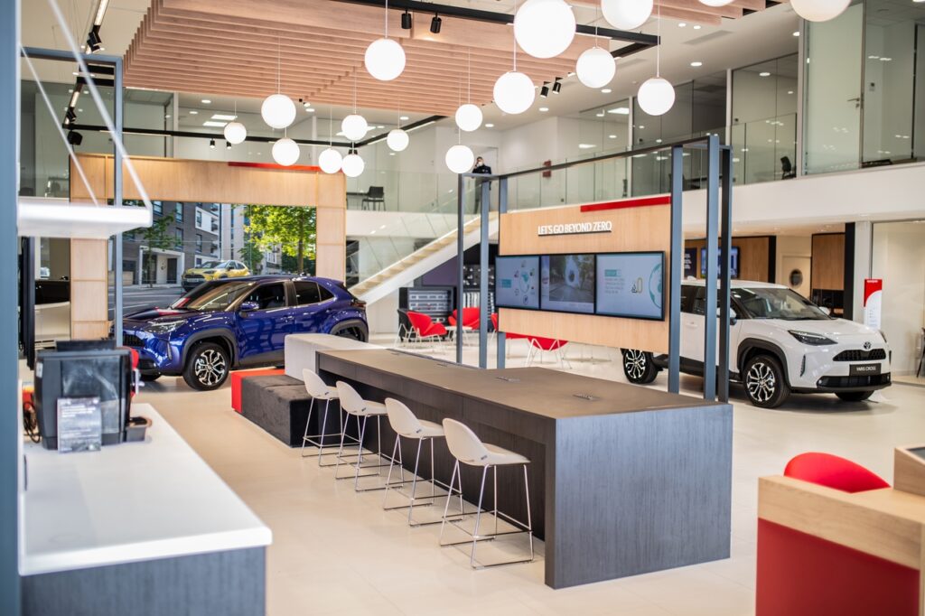 Toyota presenta in Europa un nuovo concept di showroom
