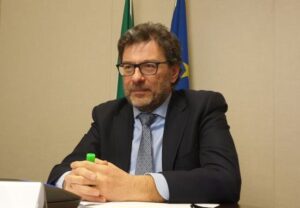 Giorgetti: “Servono nuovi incentivi. E la furia per l’elettrico è un autogol”