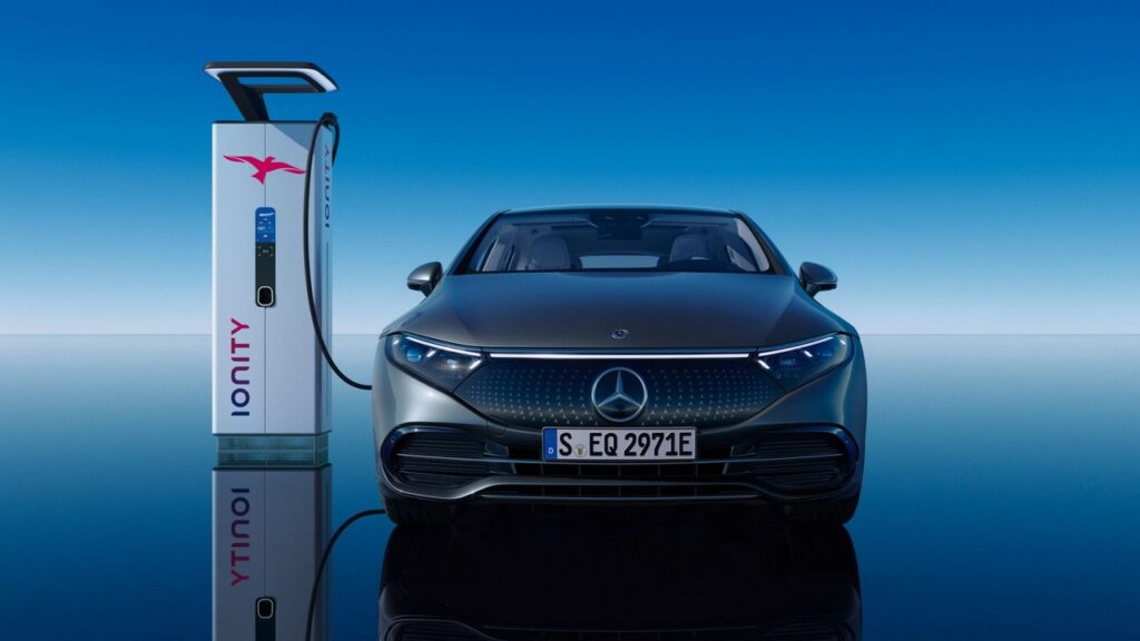 Mercedes EQS: la ricarica Ionity con Plug&Charge [VIDEO]