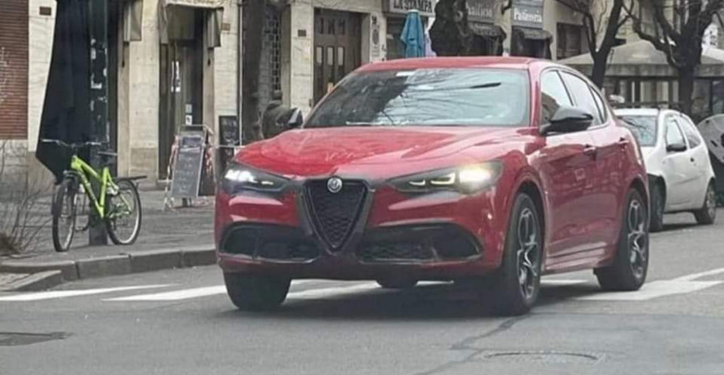 Alfa Romeo Stelvio Restyling 2022: prima foto spia