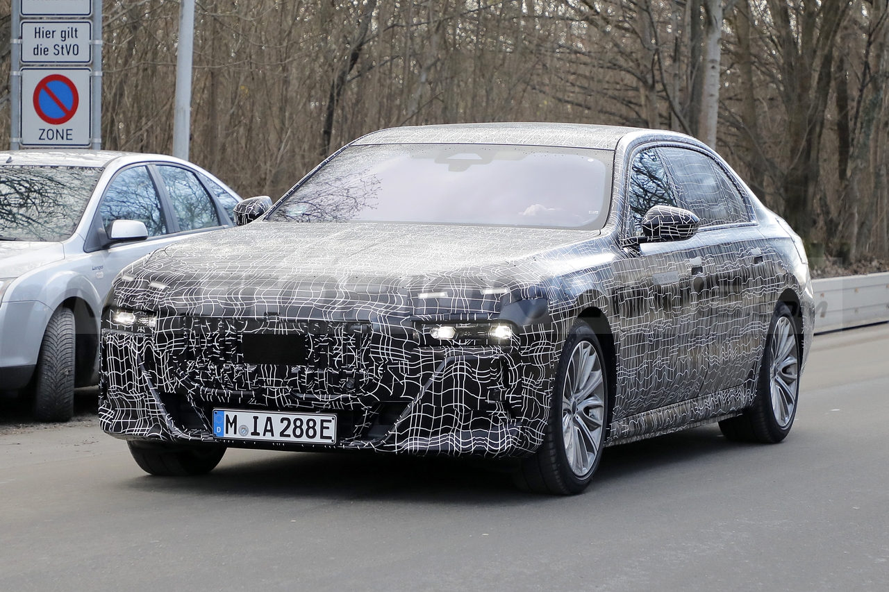 BMW M7 potrebbe debuttare entro la fine dell’anno