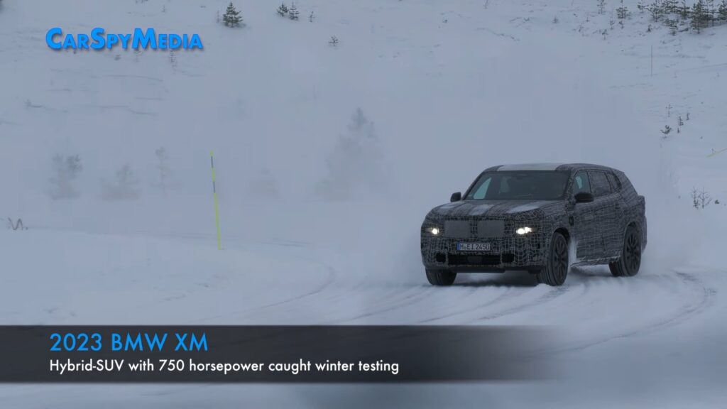 BMW XM 2023: il SUV ibrido plug-in affronta i test invernali [VIDEO SPIA]