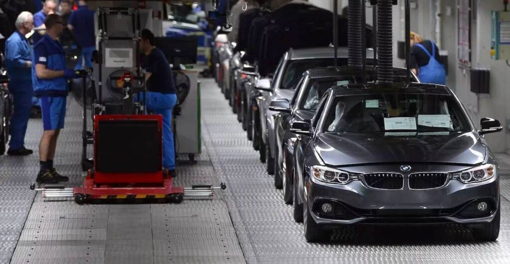 BMW: gli stabilimenti in Germania e Regno Unito stanno tornando alla piena produzione