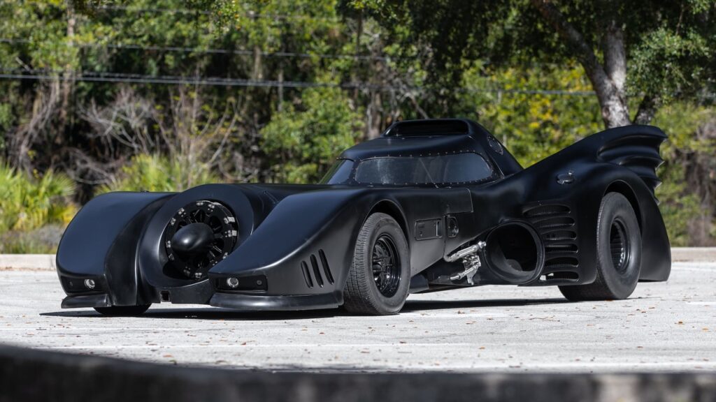 Batmobile: una replica su base Cadillac Eldorado è attesa all’asta