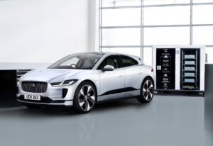 Jaguar crea un’unità di accumulo da 125 kWh usando vecchie batterie