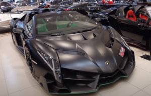 Lamborghini Veneno Roadster: due dei nove esemplari sono nello stesso showroom di Dubai [VIDEO]