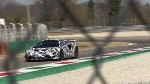 McLaren Artura: due prototipi della versione da corsa avvistati a Monza [VIDEO]