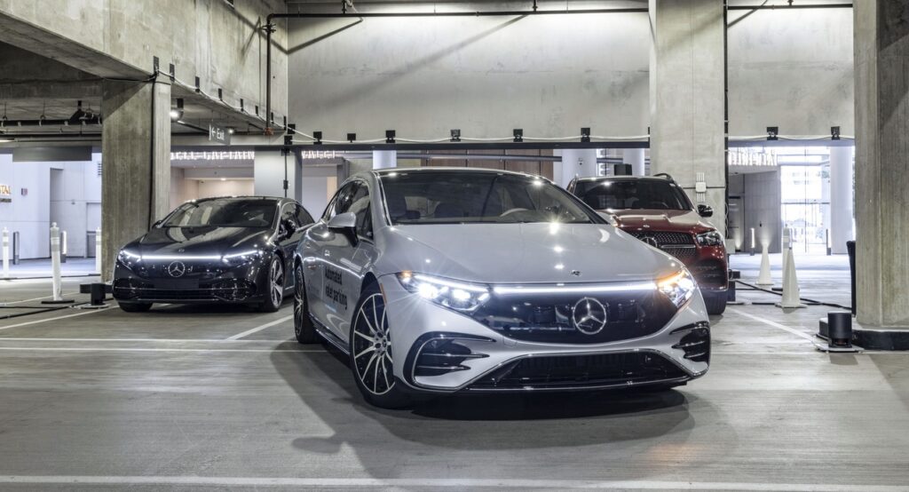 Mercedes EQS: ecco il nuovo sistema di parcheggio e riconsegna automatico [VIDEO]