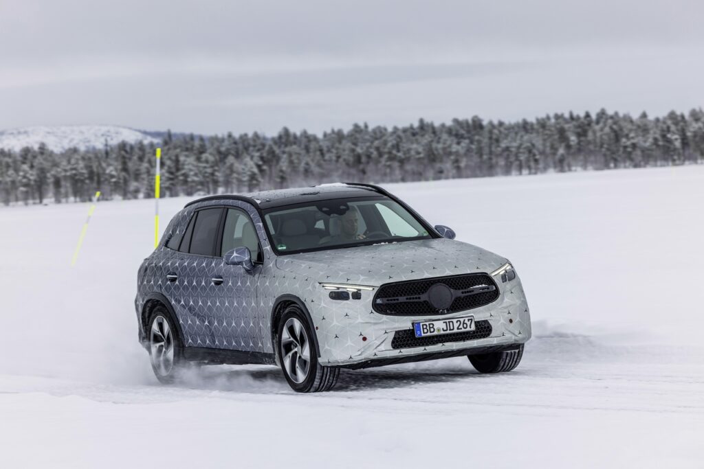 Mercedes GLC 2023: i test si spostano in Svezia alle basse temperature [FOTO]