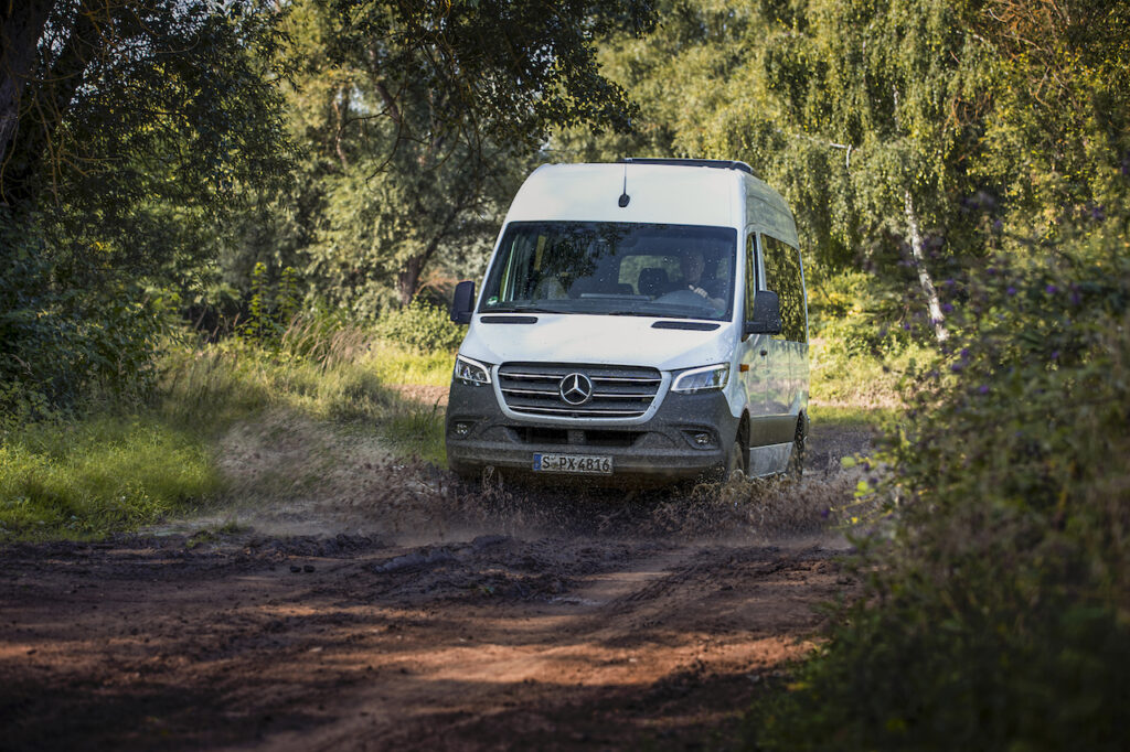 Mercedes Sprinter 2023: debuttano nuovi motori e trazione integrale