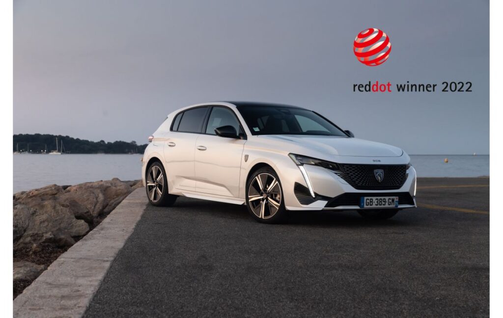 Nuova Peugeot 308: la berlina riceve il Red Dot Award 2022