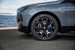 Pirelli P Zero Elect: primo equipaggiamento per il BMW iX