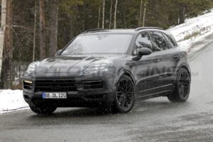 Porsche Cayenne 2023: due nuovi prototipi avvistati in Svezia [FOTO SPIA]