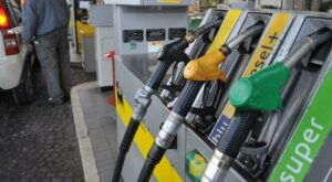 Carburanti: aumentano leggermente i prezzi dopo il taglio delle accise