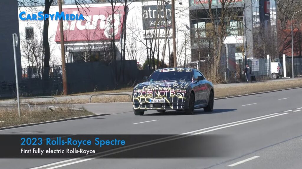 Rolls-Royce Spectre: nuovo avvistamento della prima elettrica [VIDEO SPIA]