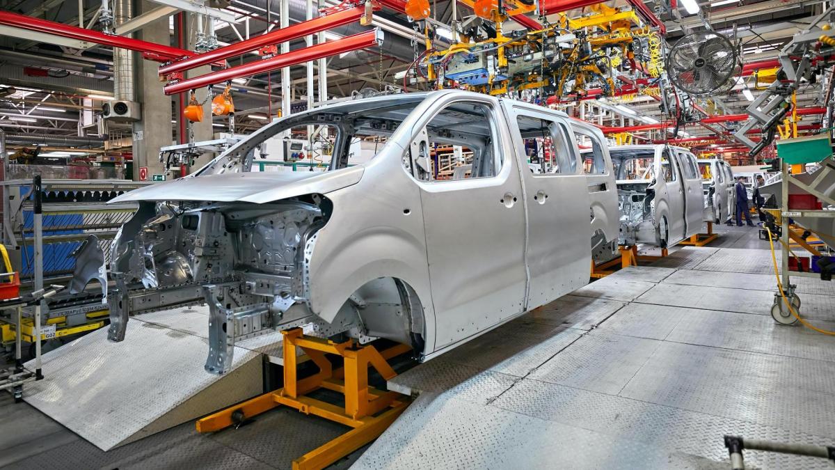 Stellantis: imminente stop alla produzione in Russia