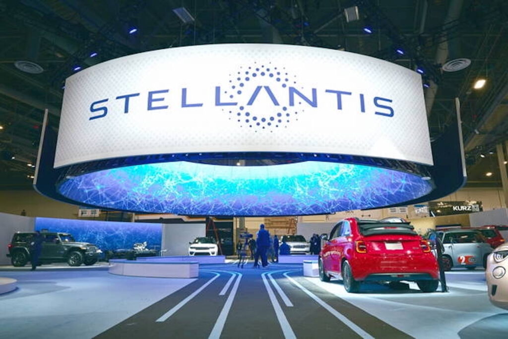 Stellantis: più di 75 elettriche entro il 2030, zero emissioni nel 2038