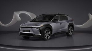 Toyota bZ4X: il suo primo EV avrà una batteria più sicura e di maggior durata