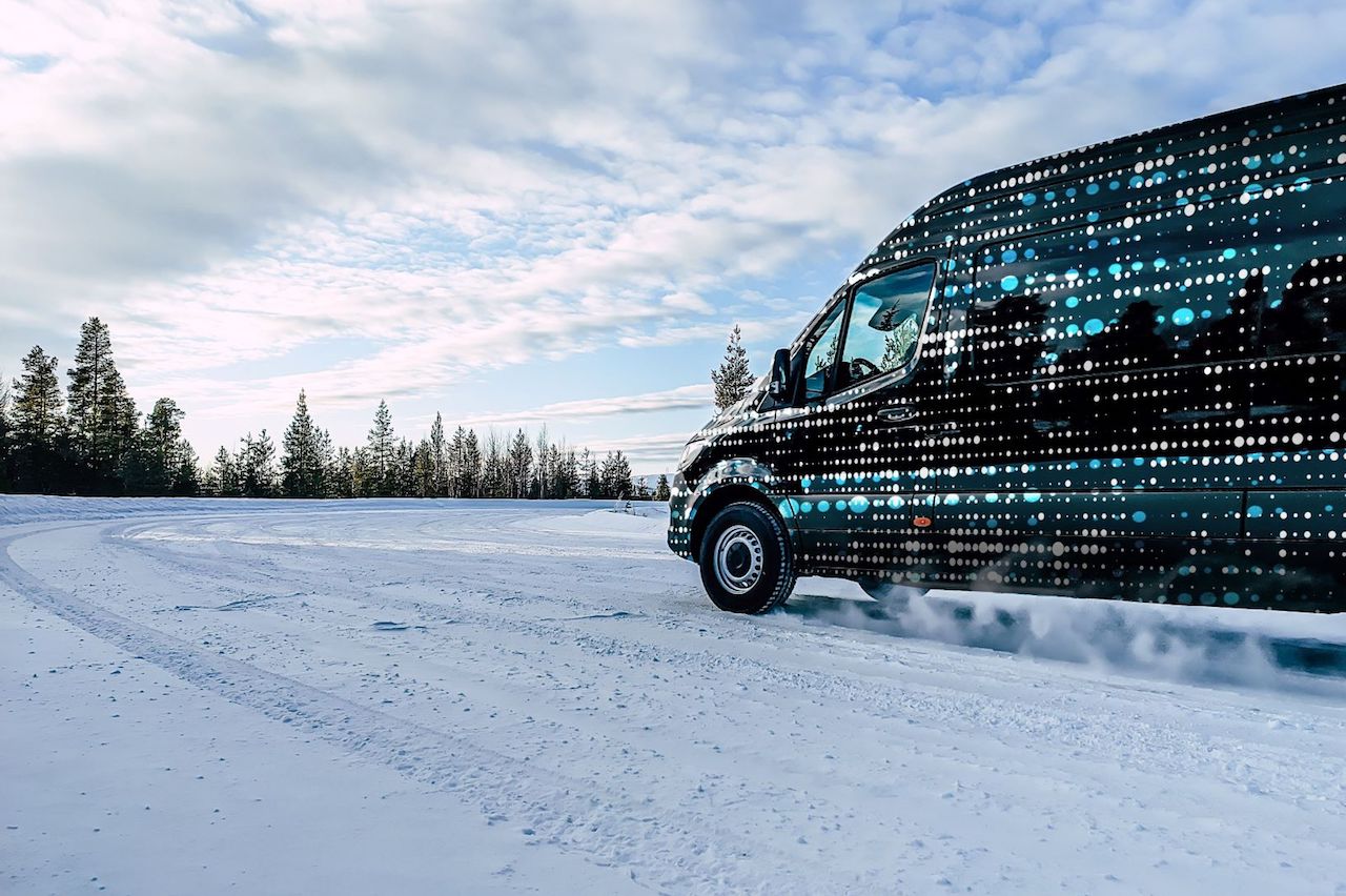 Mercedes eSprinter 2023: test invernali per il furgone elettrico