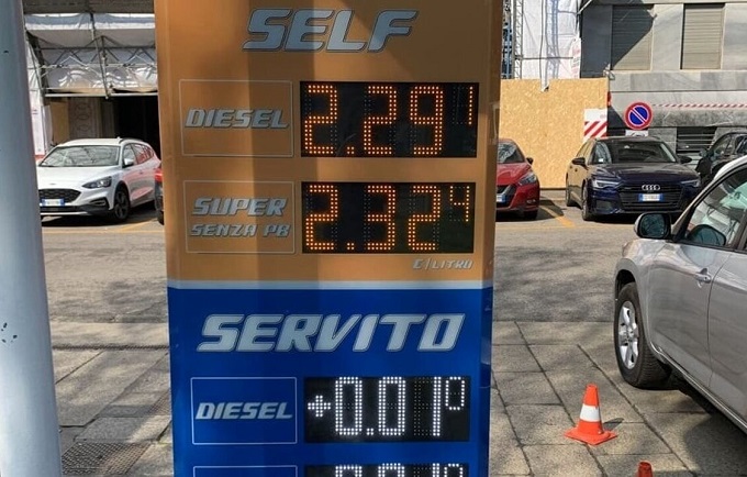 Caro carburanti e prezzi alle stelle: la Procura di Roma apre un’inchiesta