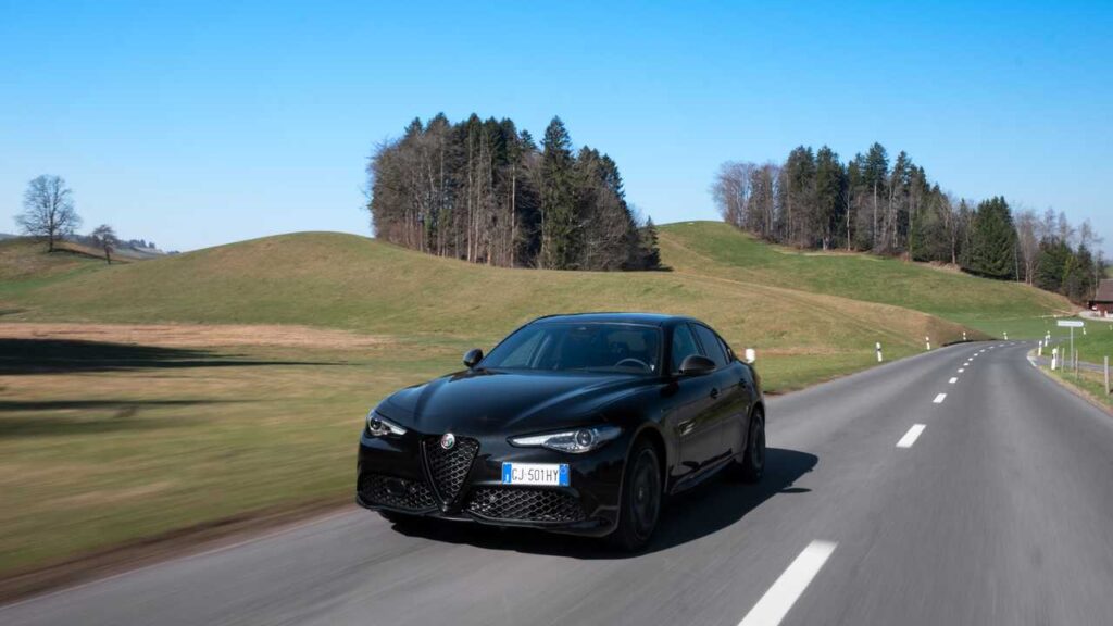 Alfa Romeo Giulia Estrema: la nuova serie speciale che incanta [Video]