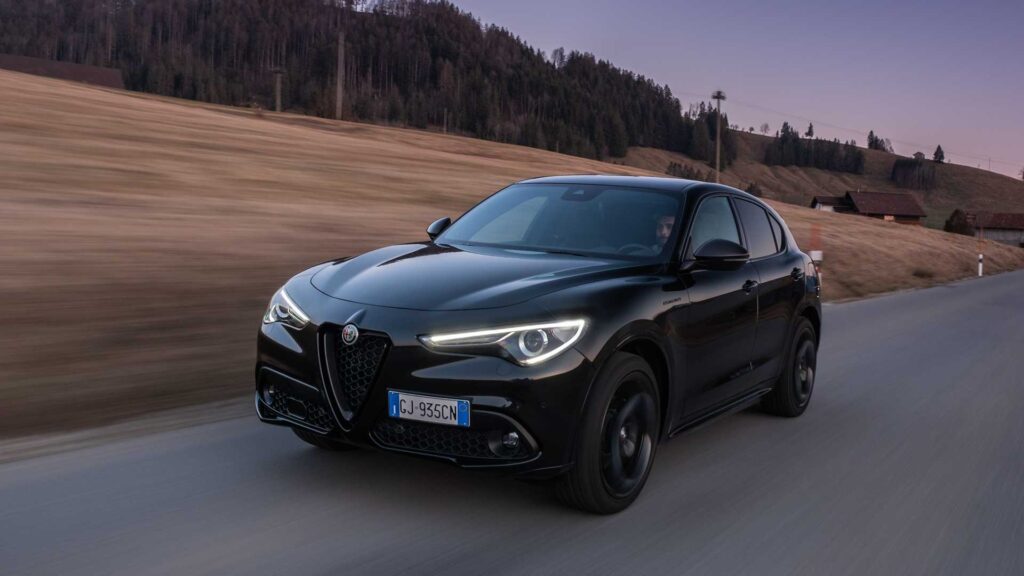 Alfa Romeo Stelvio Estrema: sportività e dinamismo [VIDEO]