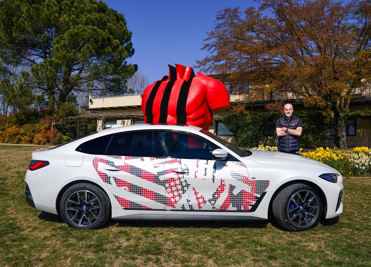 BMW i4: debutta la versione speciale dedicata ad AC Milan