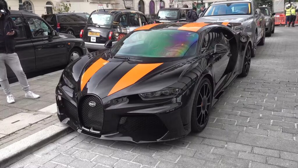 Bugatti Chiron Super Sport 300+: uno dei soli 30 esemplari avvistato a Londra [VIDEO]