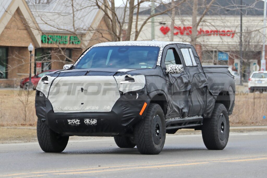 Chevrolet Colorado ZR2 2023: nuovo prototipo camuffato avvistato a Detroit [FOTO SPIA]