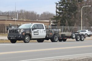 Chevrolet Silverado HD 2024: test di traino per il nuovo restyling [FOTO SPIA]