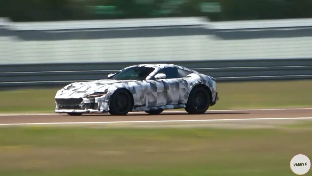 Ferrari: avvistato strano prototipo con V12 [VIDEO]