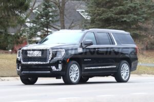 GMC Yukon Denali Ultimate 2023: primo assaggio del nuovo allestimento [FOTO SPIA]