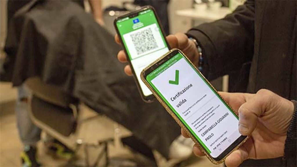 Green Pass addio e mascherine al chiuso: cosa cambia dal 1° maggio