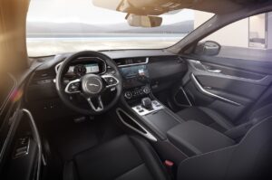 Jaguar F-Pace: debuttano le nuove versioni 300 Sport e 400 Sport [FOTO e VIDEO]