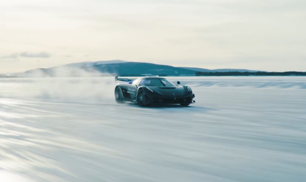 Koenigsegg Jesko sfreccia sul ghiaccio in Svezia [VIDEO]